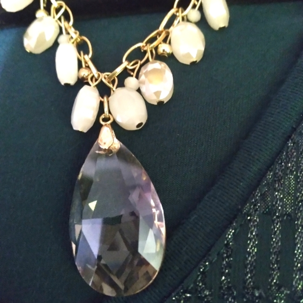 Pretty Gold Links w Iridescent Pearl Beads & Large Crystal Medallion Statement
